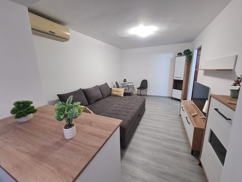 Pallady, garsoniera decomandata 4 min M 1 Decembrie DB1328